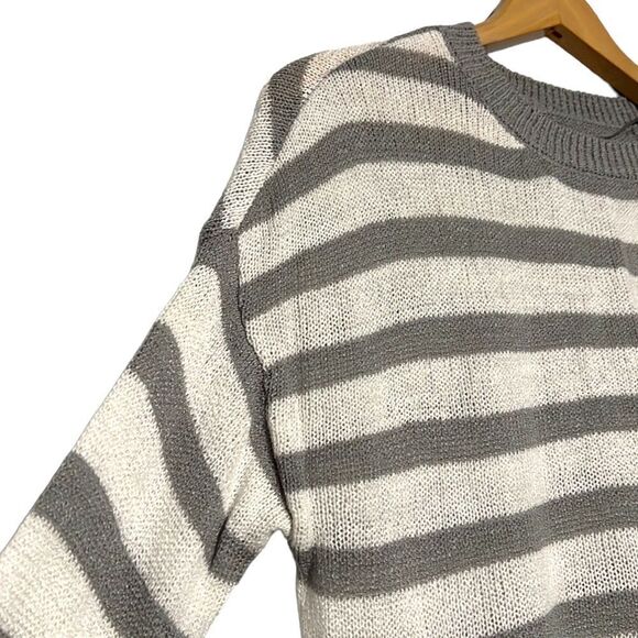 Striped Sweater Junior's Medium SO Gray & White Knit Round Neck Pullover - Picture 3 of 10